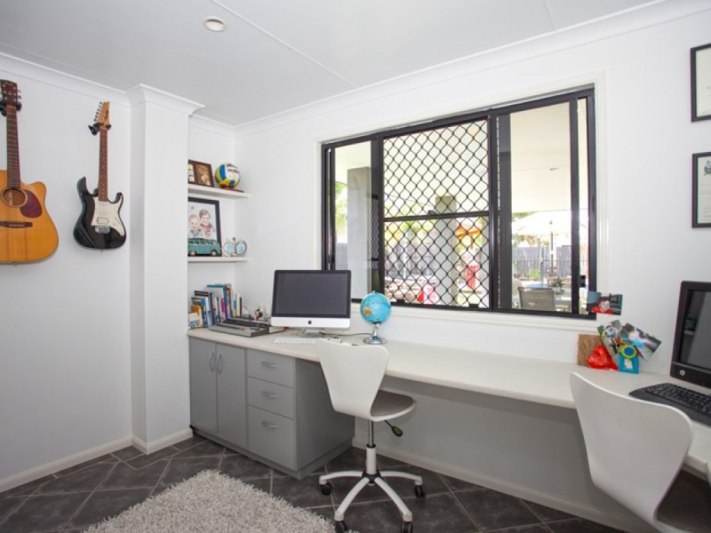 9 Centennial Drive, Glenella QLD 4740