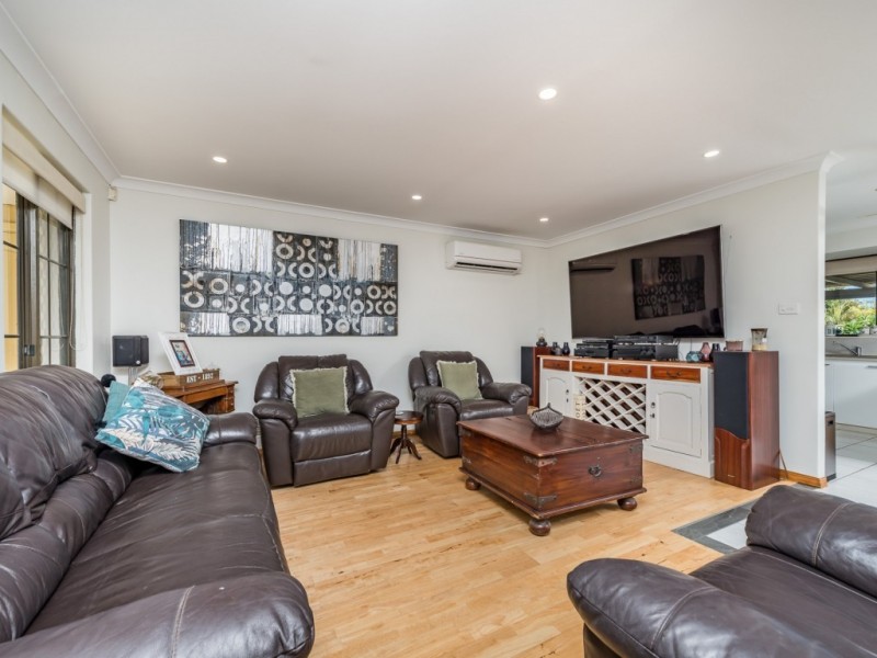 15 Giralt Road, Marangaroo WA 6064