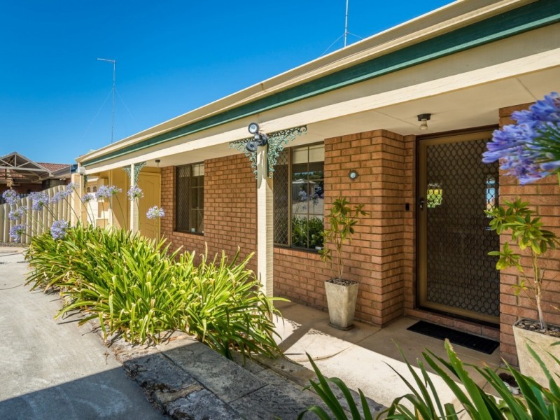 15 Giralt Road, Marangaroo WA 6064