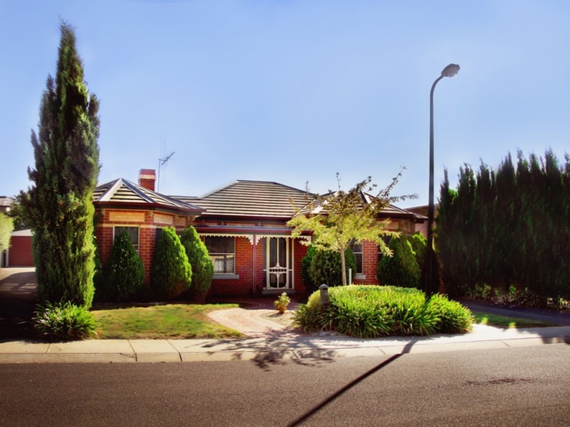 14 Peace Street, Kangaroo Flat VIC 3555