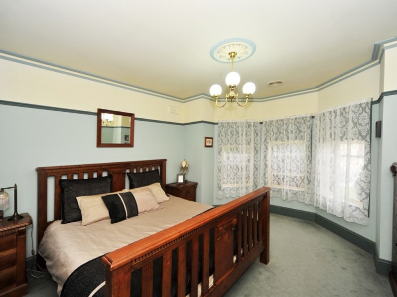 14 Peace Street, Kangaroo Flat VIC 3555