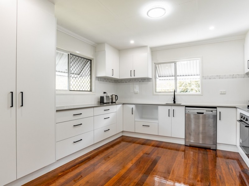 67 Dohles Rocks Rd, Kallangur QLD 4503
