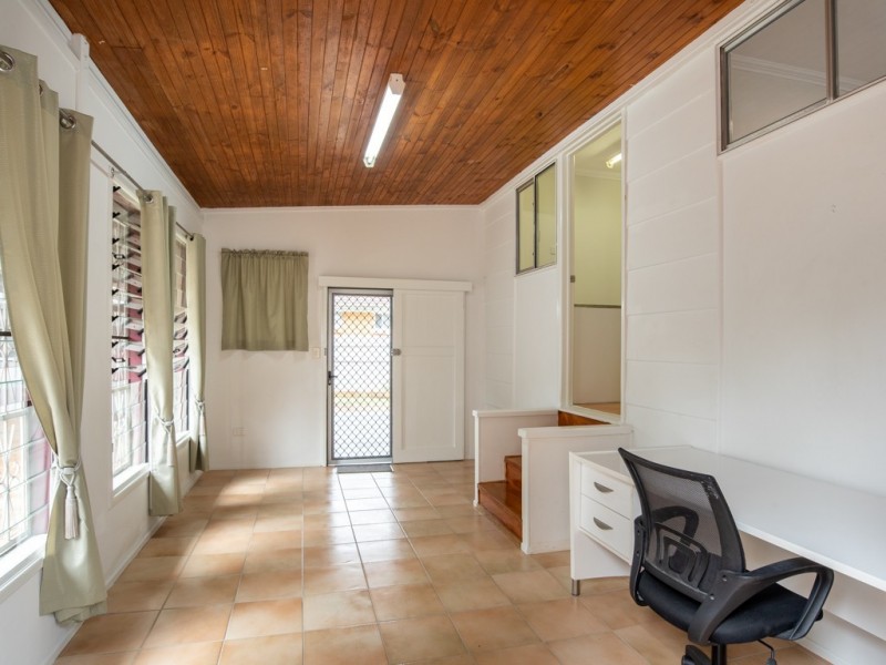67 Dohles Rocks Rd, Kallangur QLD 4503