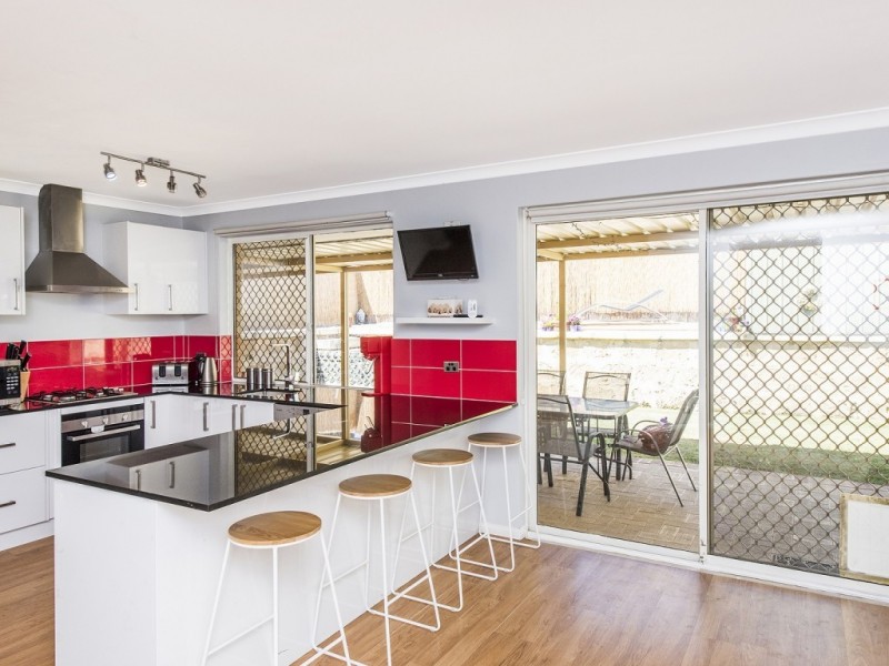 55 Peelwood Pde, Halls Head WA 6210