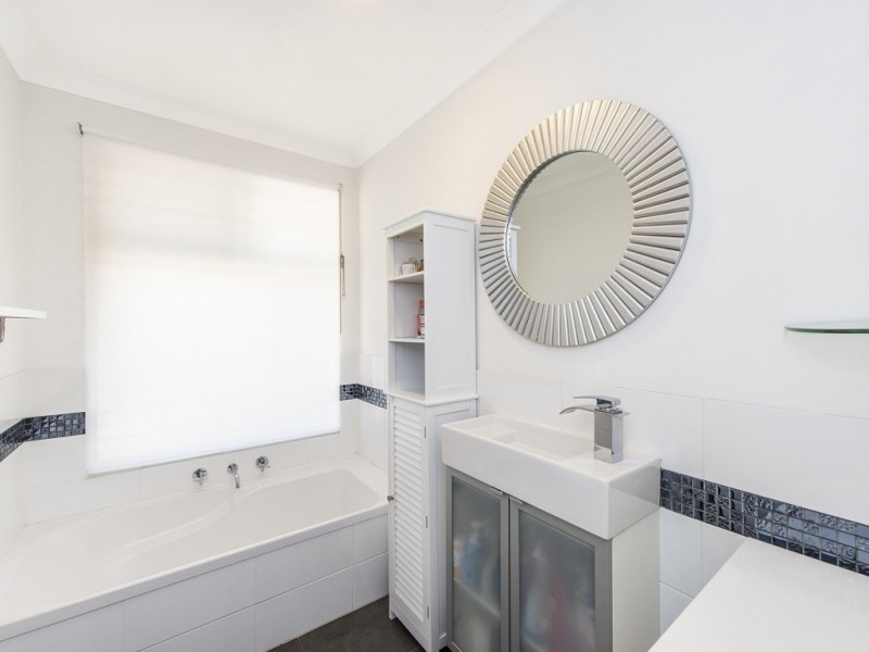 55 Peelwood Pde, Halls Head WA 6210
