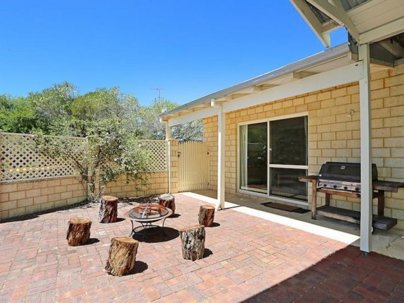 12 Jacaranda Drive, North Yunderup WA 6208