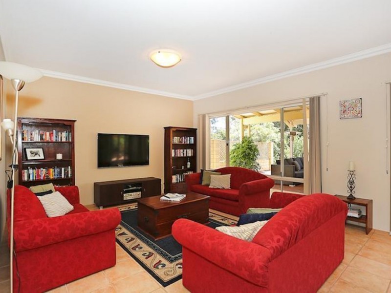 12 Jacaranda Drive, North Yunderup WA 6208