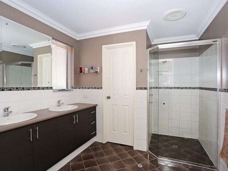 12 Jacaranda Drive, North Yunderup WA 6208