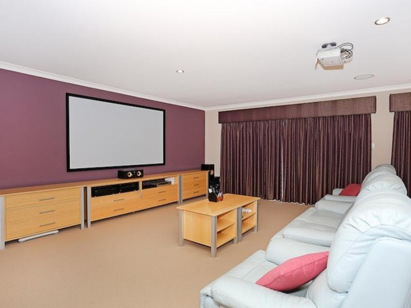 12 Jacaranda Drive, North Yunderup WA 6208