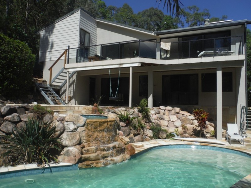 8 Gough Place, Currumbin Waters QLD 4223