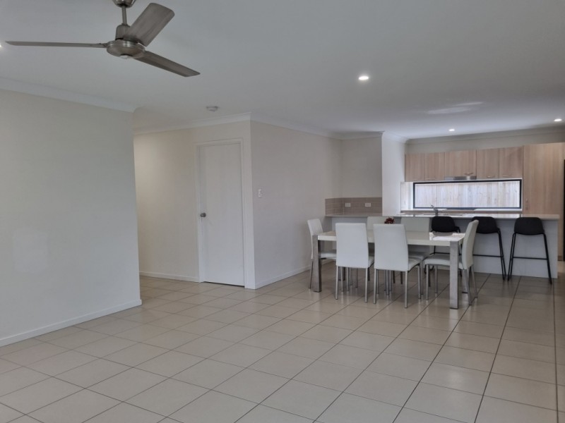 16 Frederick Place, Park Ridge QLD 4125