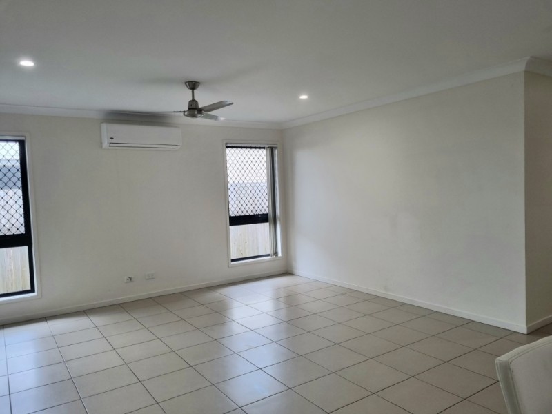 16 Frederick Place, Park Ridge QLD 4125