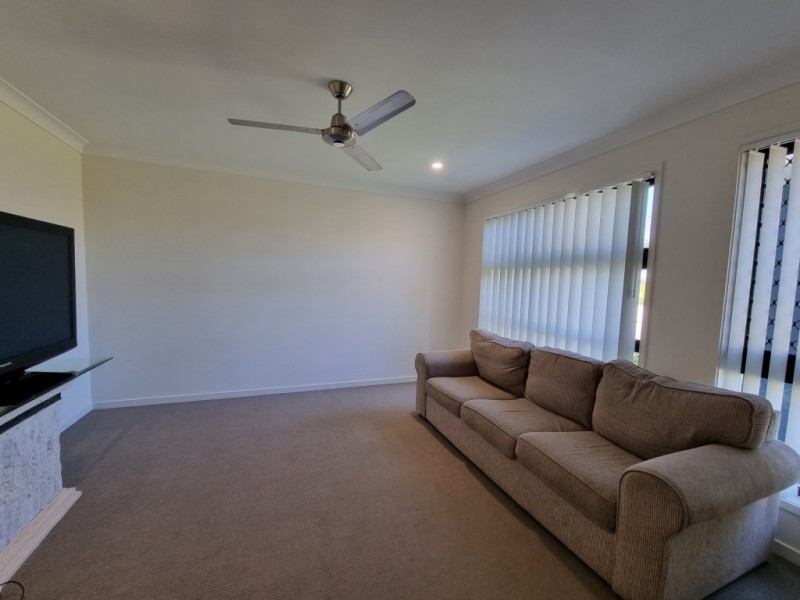 16 Frederick Place, Park Ridge QLD 4125