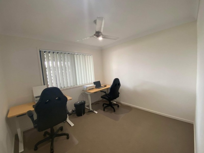 16 Frederick Place, Park Ridge QLD 4125