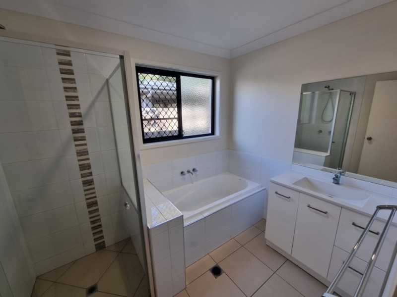 16 Frederick Place, Park Ridge QLD 4125