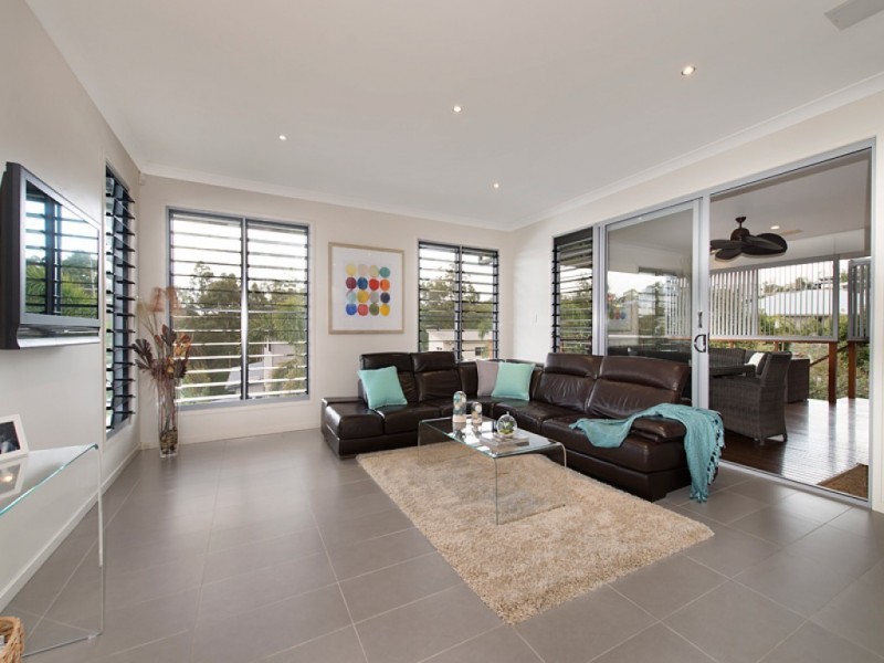 37 Goodenia Crescent, Seventeen Mile Rocks QLD 4073