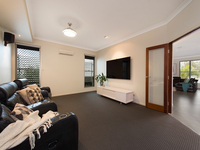 37 Goodenia Crescent, Seventeen Mile Rocks QLD 4073