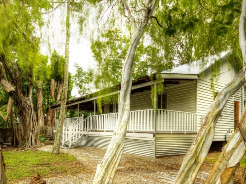 42 Falls Street, Machans Beach QLD 4878