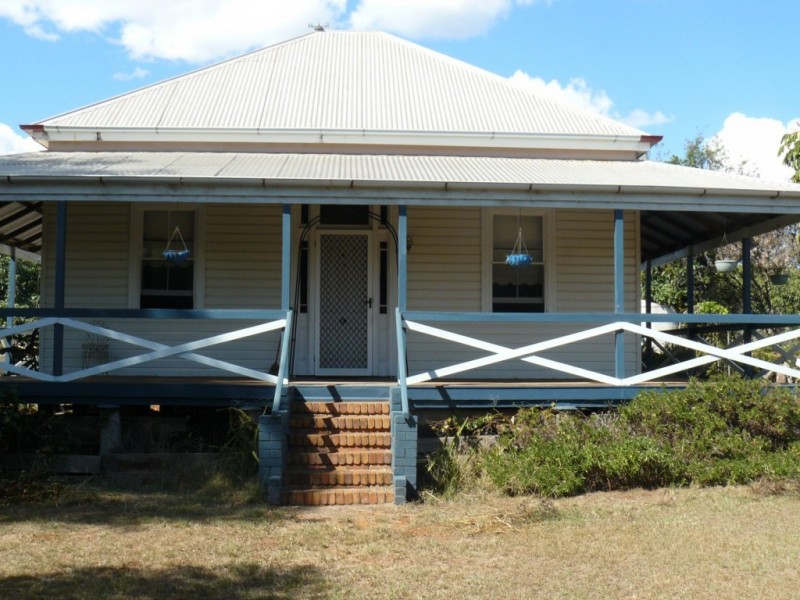 90 Brennan Road, Hampton QLD 4352