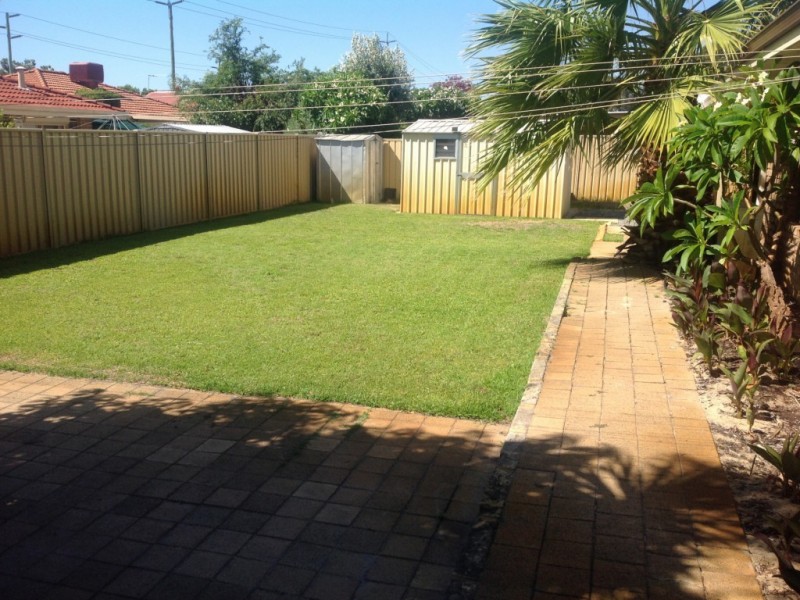 11 Brunswick Road, Thornlie WA 6108