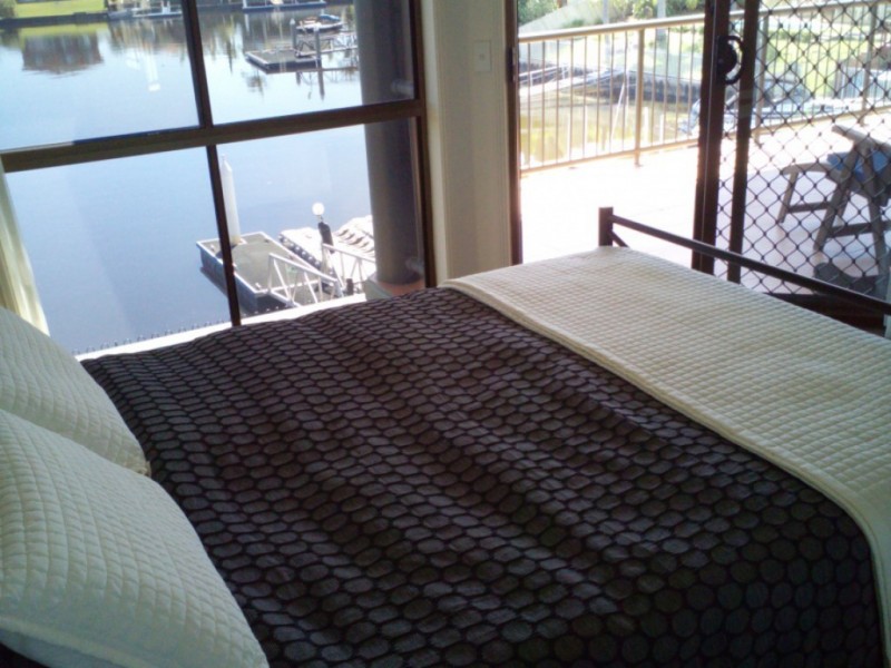 6 Smugglers Place, Runaway Bay QLD 4216