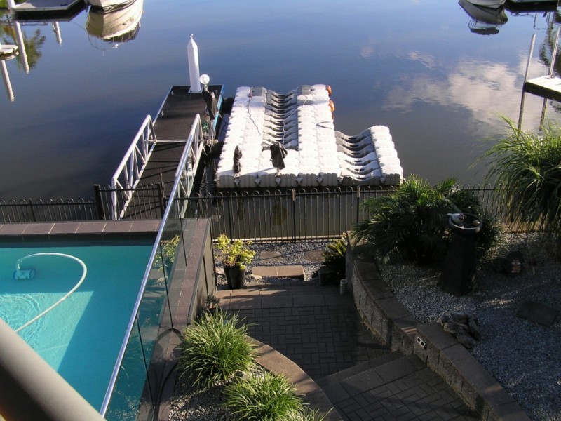 6 Smugglers Place, Runaway Bay QLD 4216