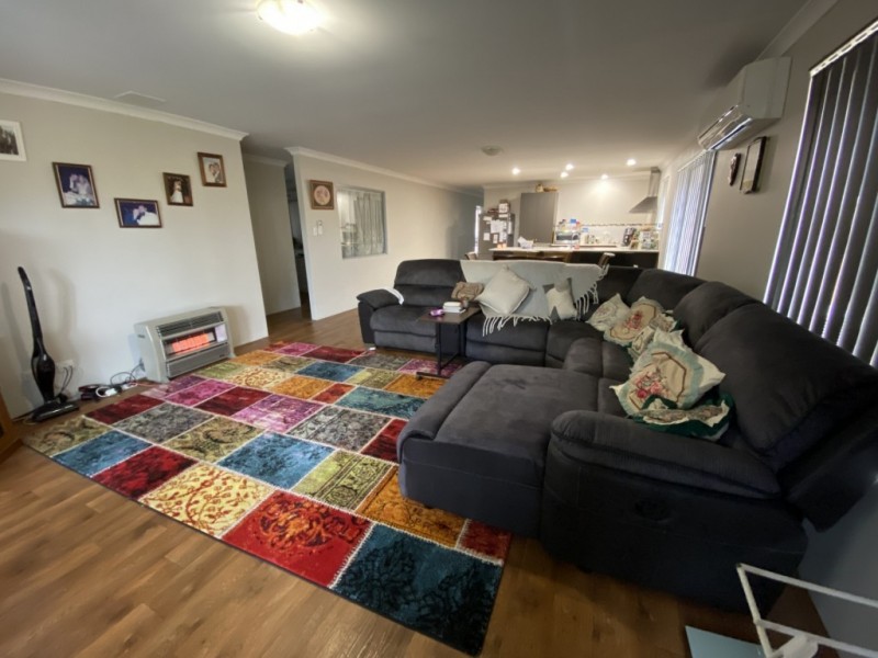 76 Murtin Rd, Dalyellup WA 6230