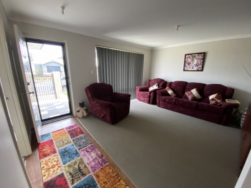 76 Murtin Rd, Dalyellup WA 6230