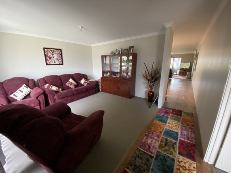 76 Murtin Rd, Dalyellup WA 6230