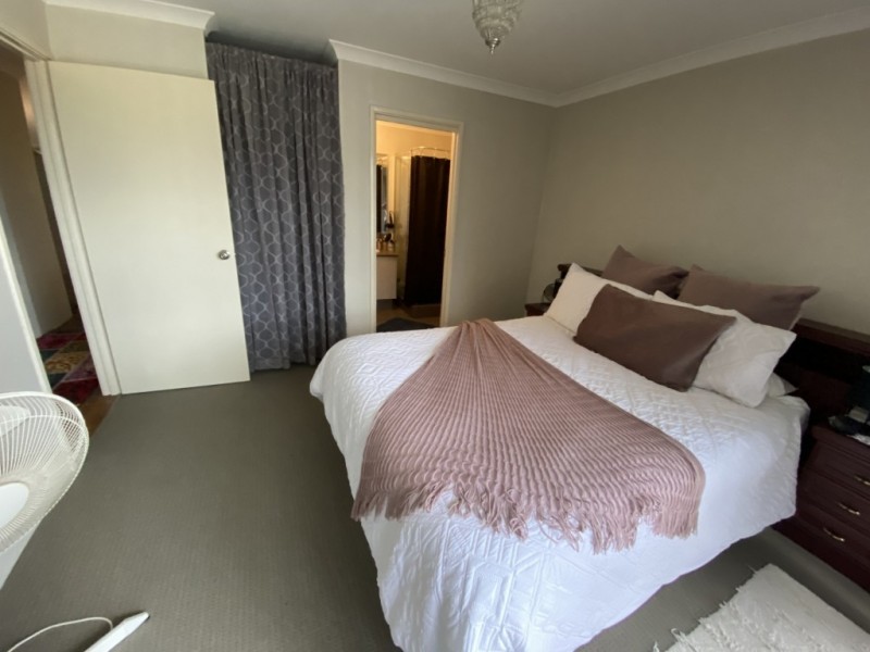 76 Murtin Rd, Dalyellup WA 6230