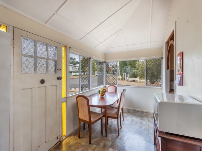 12 Lochel Street, Mount Lofty QLD 4350