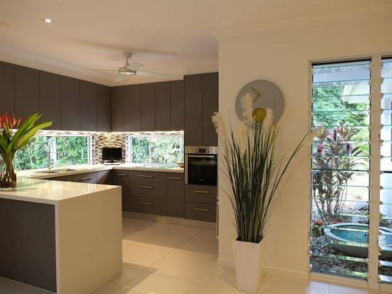 20 Kurt Close, Palm Cove QLD 4879