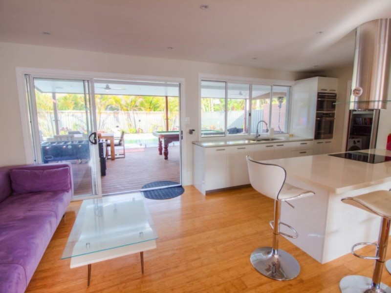 34 Boongala Road, Broadbeach Waters QLD 4218