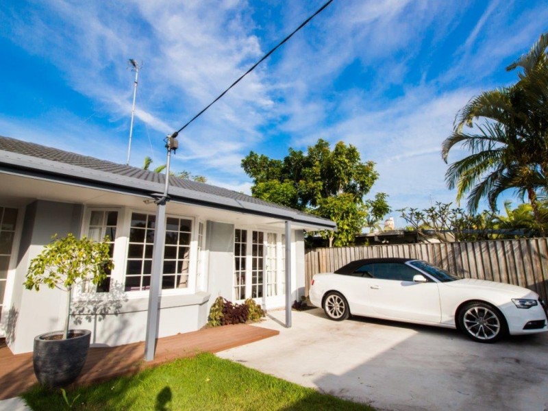 34 Boongala Road, Broadbeach Waters QLD 4218