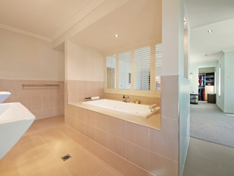 23 Parkview Place, Helensvale QLD 4212