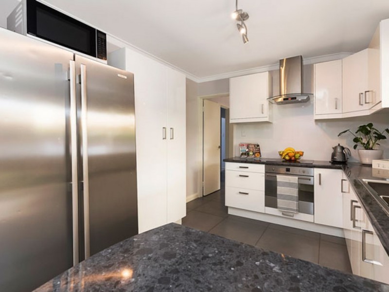 16 Alandale Road, Greenmount WA 6056