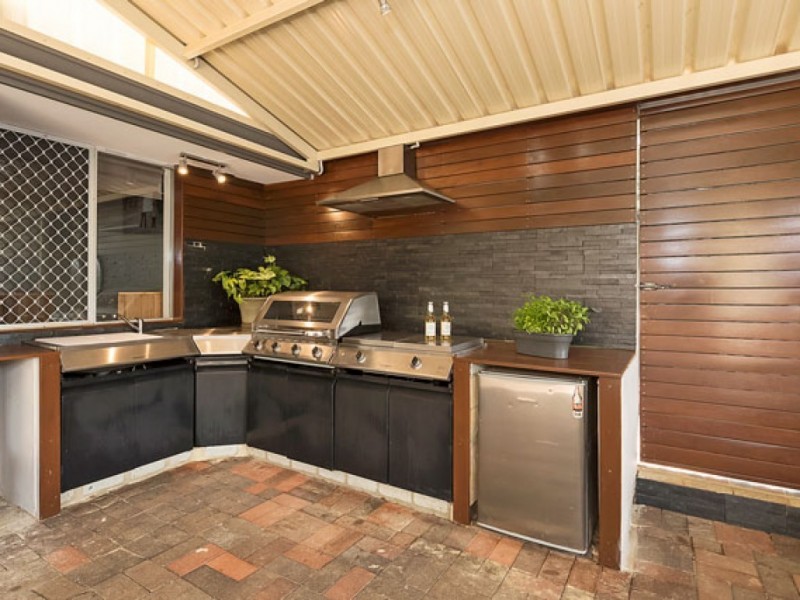 16 Alandale Road, Greenmount WA 6056