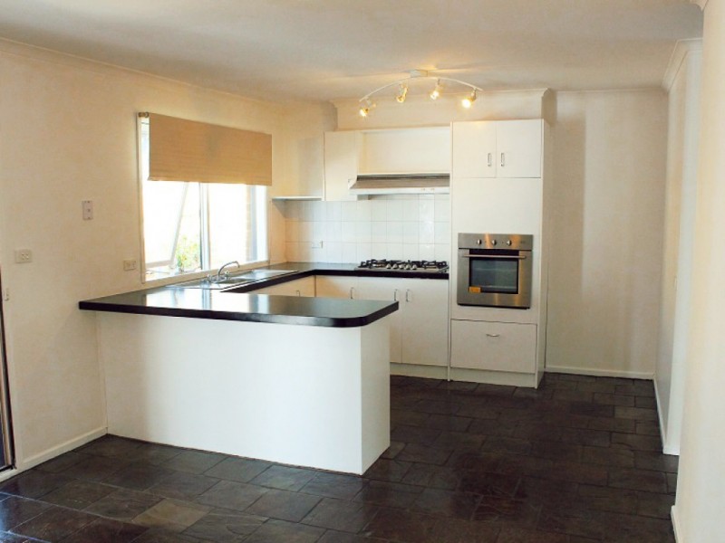 24 Edeys Run, Hampton Park VIC 3976