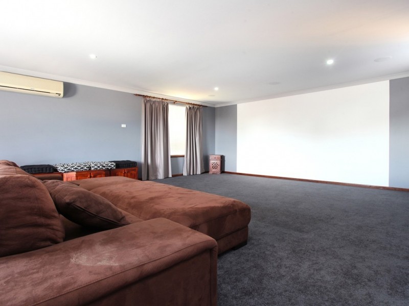 5 Gayford Way, Girrawheen WA 6064