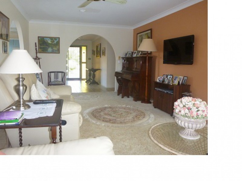 30 Launch Road, Mermaid Waters QLD 4218