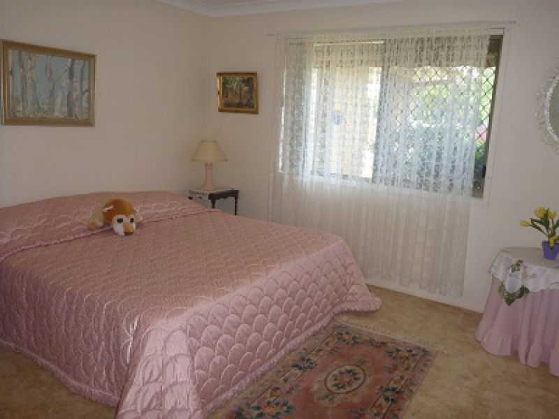 30 Launch Road, Mermaid Waters QLD 4218