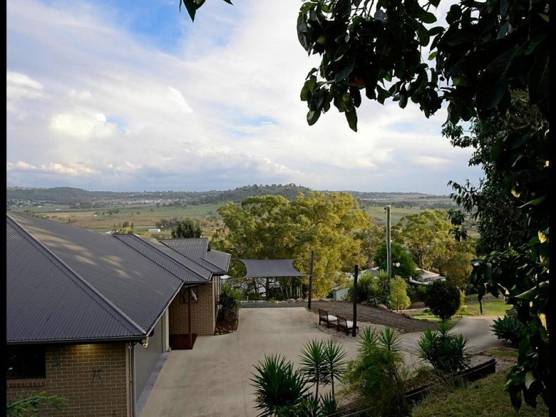1 Scenic Court, Gowrie Junction QLD 4352