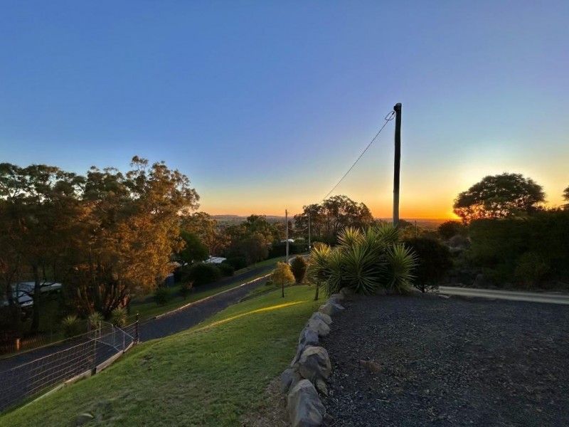 1 Scenic Court, Gowrie Junction QLD 4352