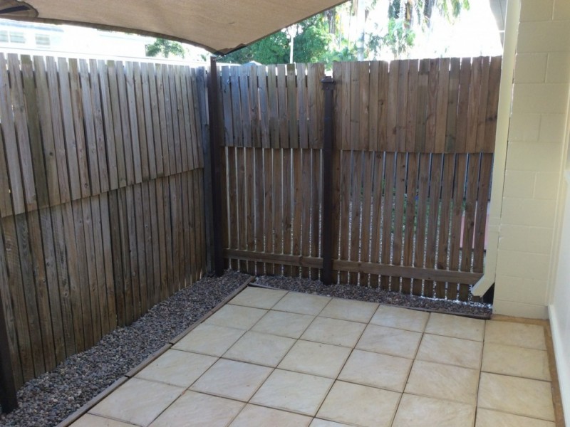 2/174 Harold Street, West End QLD 4810