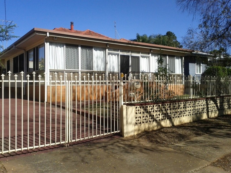 136 Taylor St, Newtown QLD 4350