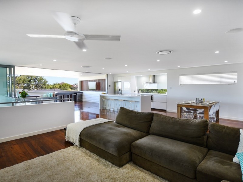 6 Carcoola Street, Benowa QLD 4217