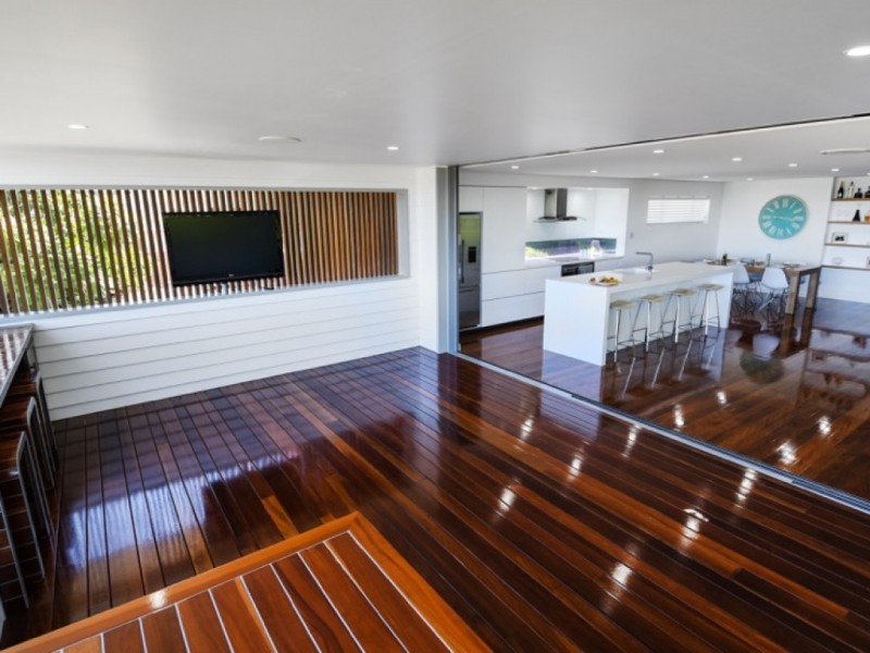 6 Carcoola Street, Benowa QLD 4217