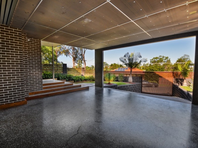 6 Carcoola Street, Benowa QLD 4217