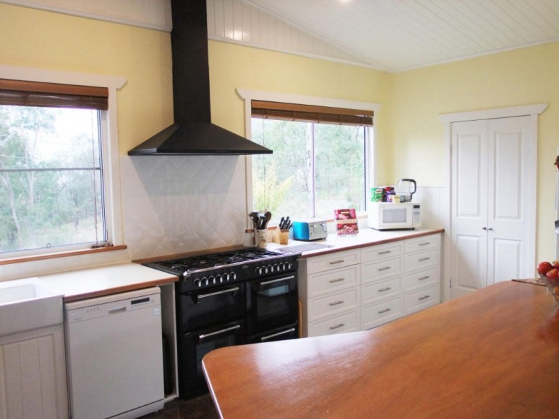 208 Highland Street, Esk QLD 4312