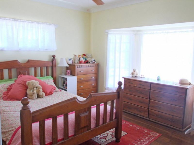 208 Highland Street, Esk QLD 4312